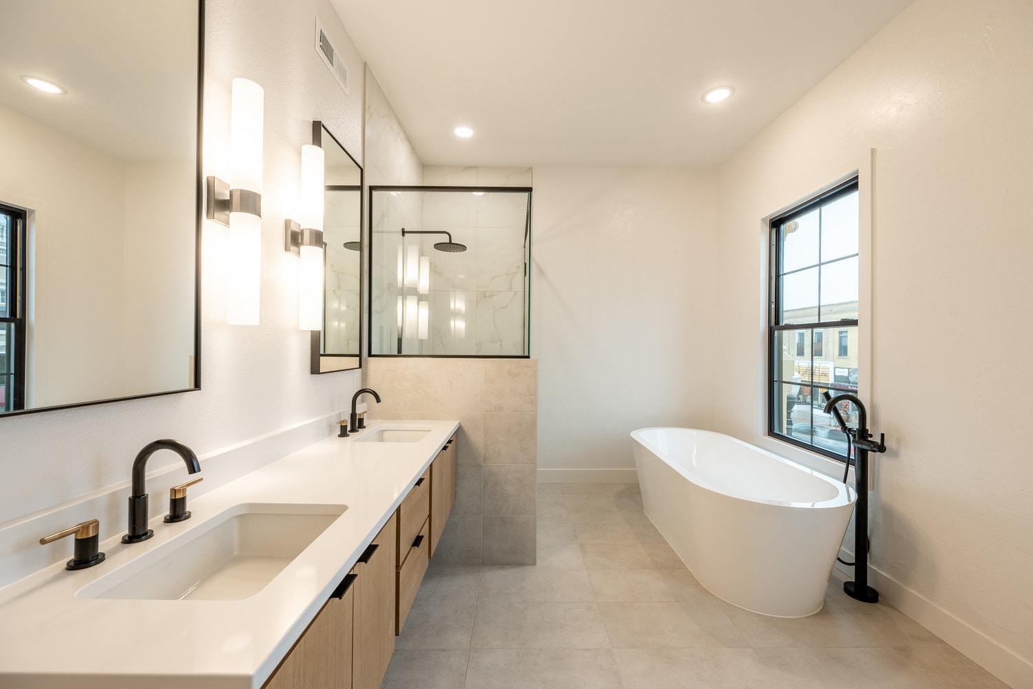 The Onyx luxury suite Master Bath — The Main Exchange Sheridan WY